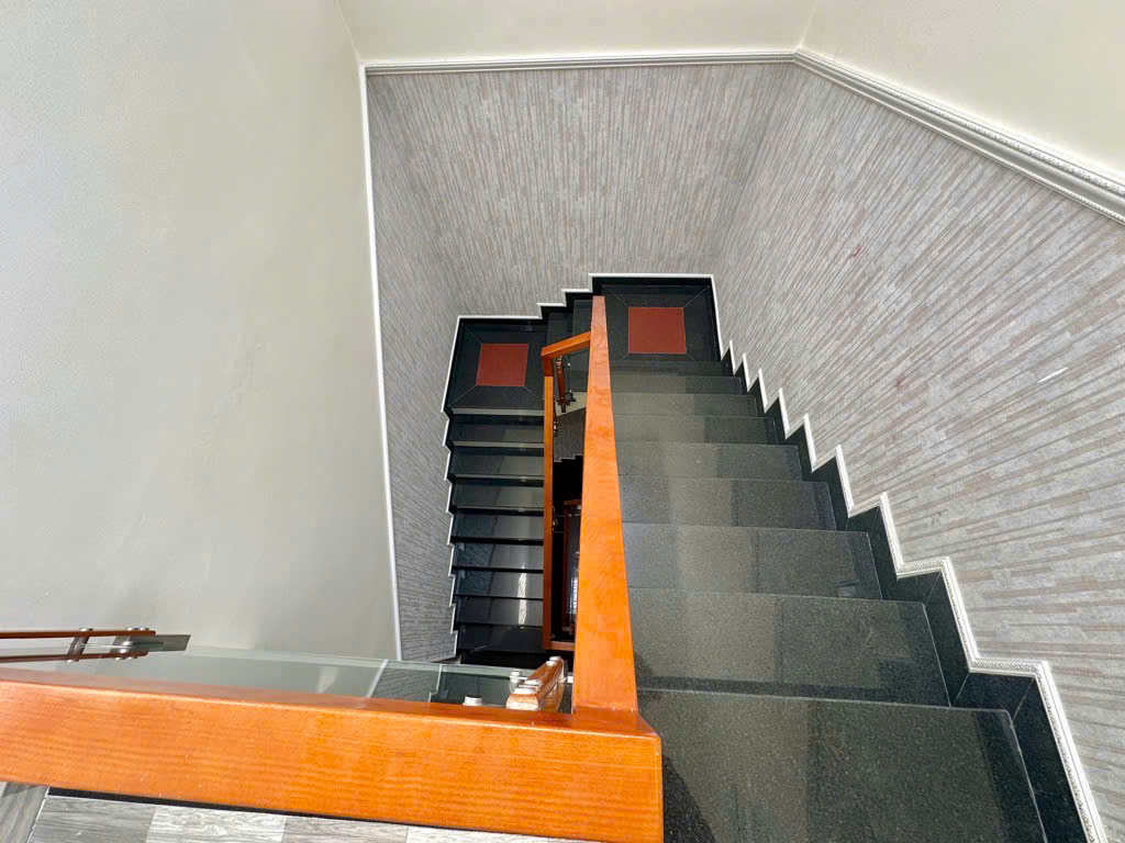 Siêu Phẩm ! Nhà 3 lầu , mới xây. Tăng ngay nội thất