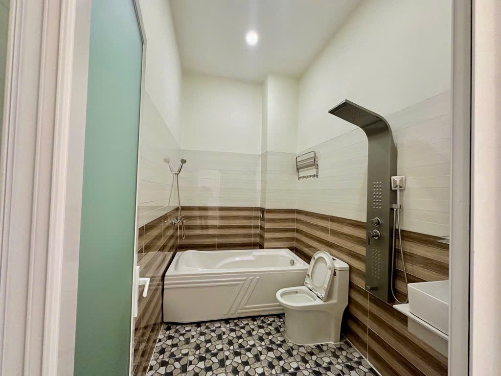 Siêu Phẩm ! Nhà 3 lầu , mới xây. Tăng ngay nội thất