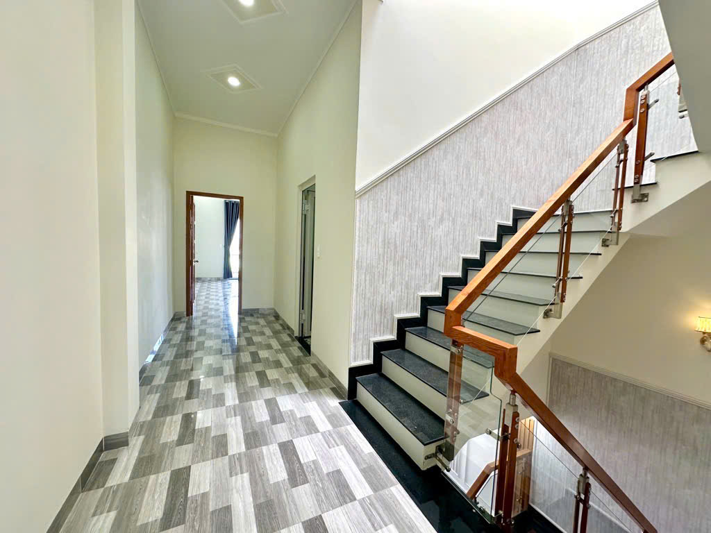 Siêu Phẩm ! Nhà 3 lầu , mới xây. Tăng ngay nội thất