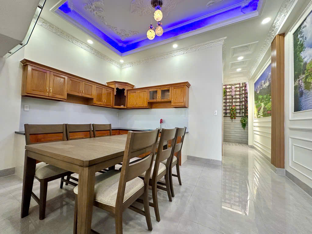 Siêu Phẩm ! Nhà 3 lầu , mới xây. Tăng ngay nội thất