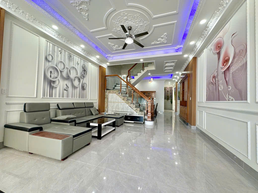 Siêu Phẩm ! Nhà 3 lầu , mới xây. Tăng ngay nội thất