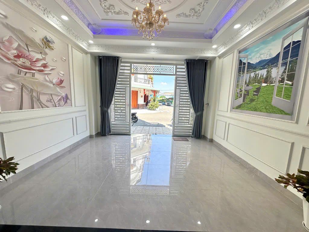 Siêu Phẩm ! Nhà 3 lầu , mới xây. Tăng ngay nội thất