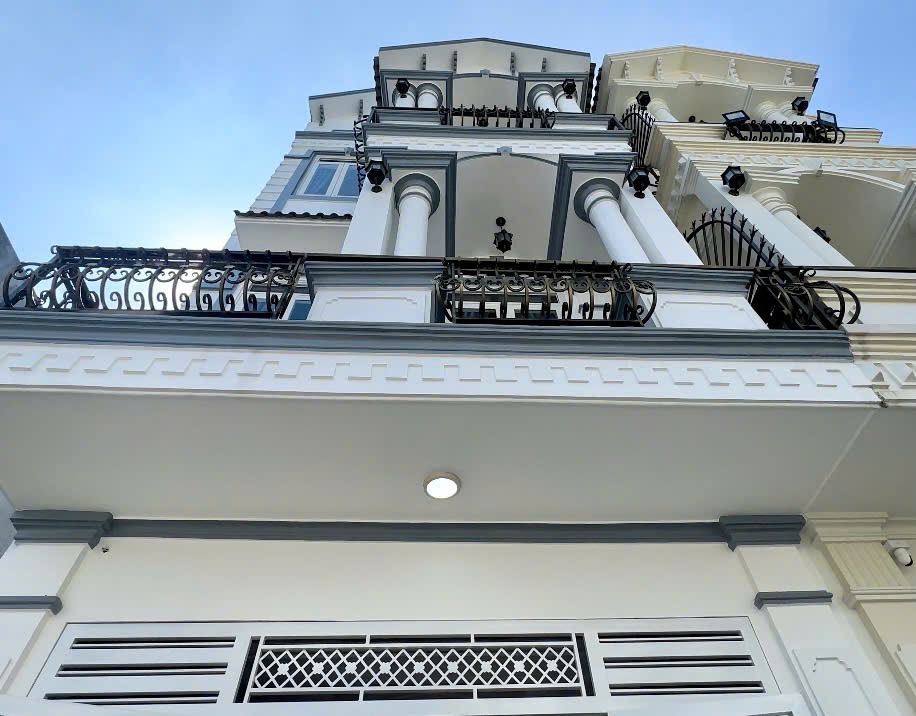 Siêu Phẩm ! Nhà 3 lầu , mới xây. Tăng ngay nội thất