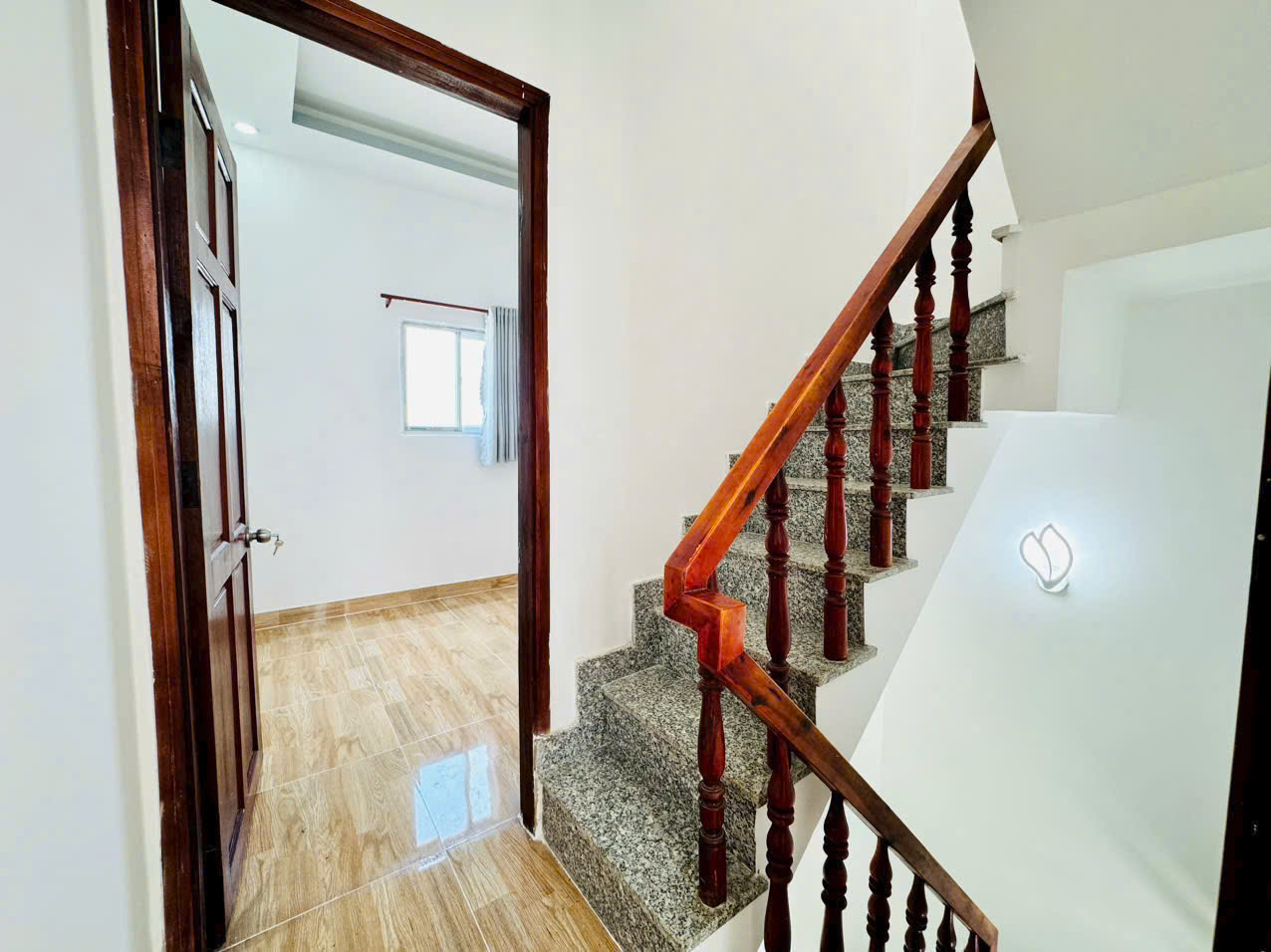 Nhà 4 lầu siêu đẹp, 5pn! Full nt xịn xò! Xe hơi ngủ trong nhà, Vị trí đẹp tuyệt!