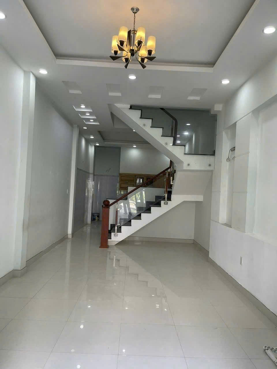 Nhà 4 lầu siêu đẹp, 5pn! Full nt xịn xò! Xe hơi ngủ trong nhà, Vị trí đẹp tuyệt!