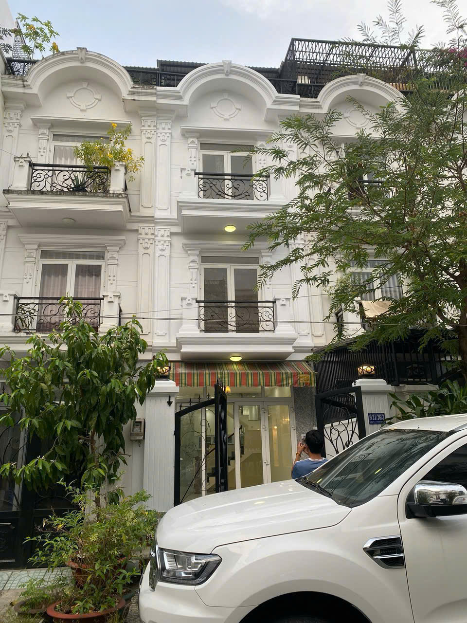 Nhà 4 lầu siêu đẹp, 5pn! Full nt xịn xò! Xe hơi ngủ trong nhà, Vị trí đẹp tuyệt!