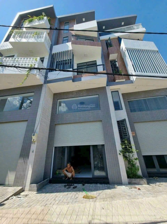 Nhà 4 lầu siêu đẹp, 5pn! Full nt xịn xò! Xe hơi ngủ trong nhà, Vị trí đẹp tuyệt!