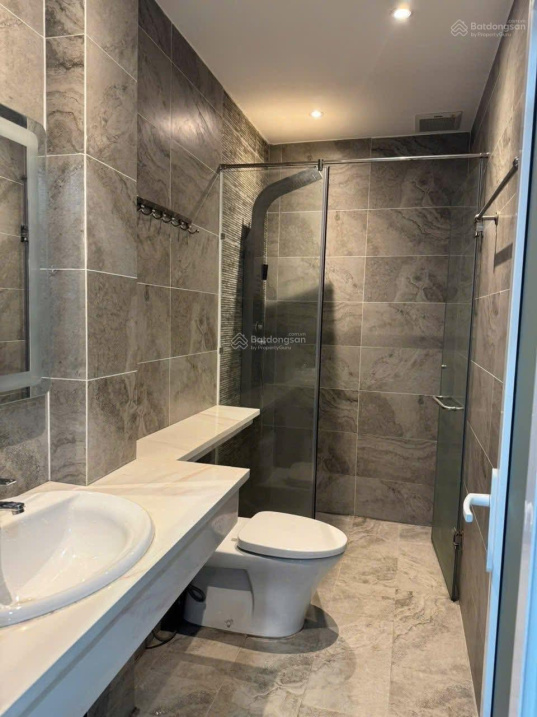 Nhà 4 lầu siêu đẹp, 5pn! Full nt xịn xò! Xe hơi ngủ trong nhà, Vị trí đẹp tuyệt!