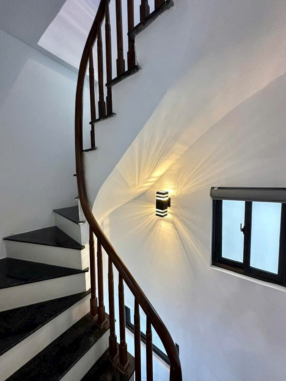 Định công thượng -5 tầng - 4,8 tỷ -phù hợp vợ chồng trẻ hoặc các bậc phụ huynh mua nhà cho con học ĐH