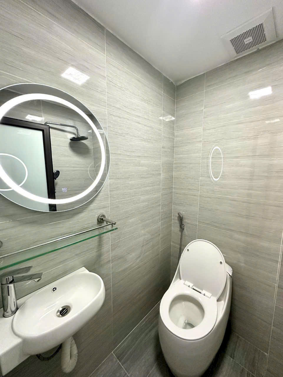 Định công thượng -5 tầng - 4,8 tỷ -phù hợp vợ chồng trẻ hoặc các bậc phụ huynh mua nhà cho con học ĐH