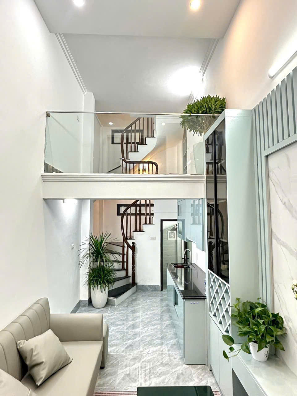 Định công thượng -5 tầng - 4,8 tỷ -phù hợp vợ chồng trẻ hoặc các bậc phụ huynh mua nhà cho con học ĐH