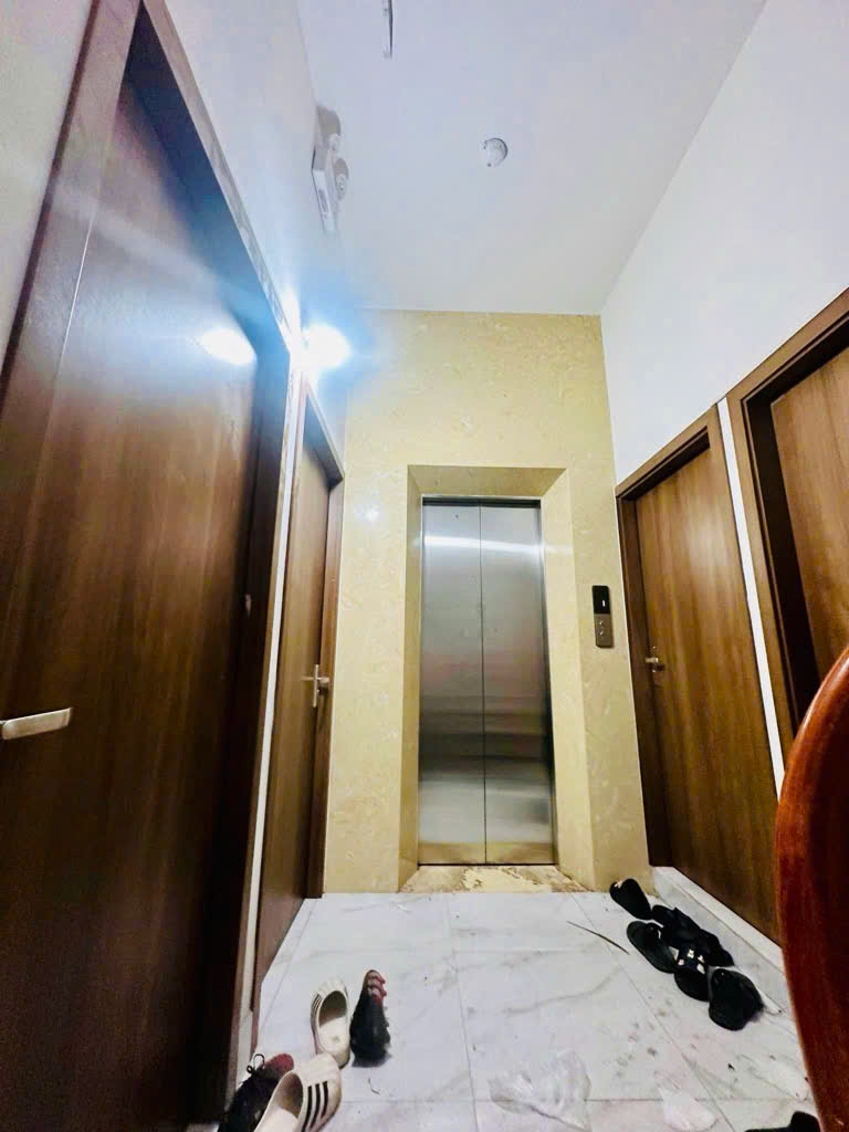 LẠC LONG QUÂN CCMN 7 tầng 21 Phòng khép kín Thang máy FULL nội thất GPXD, PCCC đầy đủ 85m MT5,1m giá chào 20 tỷ ô tô thông