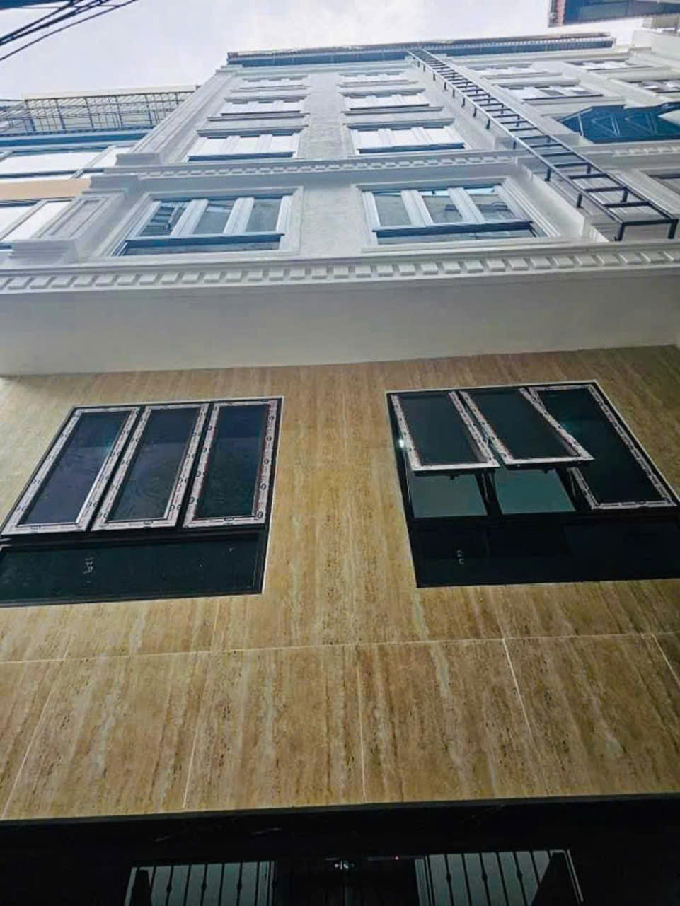 PHÚ MỸ CCMN 7 tầng 20 Phòng khép kín Thang máy FULL nội thất GPXD, PCCC đầy đủ 81m giá chào nhỉnh 19 tỷ  GẦN OTO