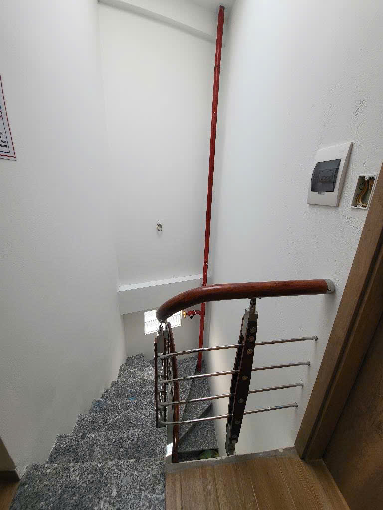 HOÀNG MAI CCMN 7 tầng 9 Phòng khép kín Thang máy FULL nội thất GPXD, PCCC đầy đủ 81m giá chào nhỉnh 19 tỷ  NGÕ OTO