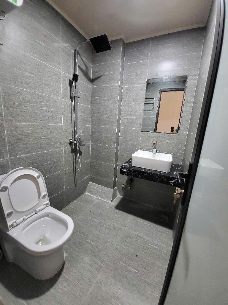 HOÀNG MAI CCMN 7 tầng 9 Phòng khép kín Thang máy FULL nội thất GPXD, PCCC đầy đủ 81m giá chào nhỉnh 19 tỷ  NGÕ OTO