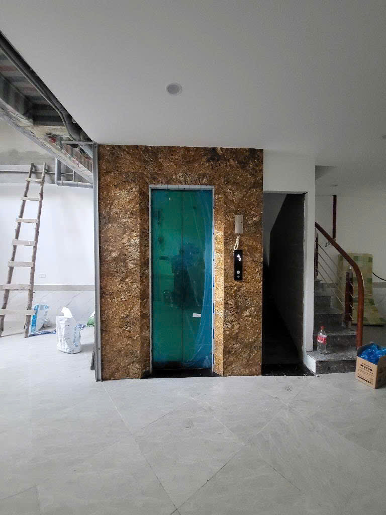 HOÀNG MAI CCMN 7 tầng 9 Phòng khép kín Thang máy FULL nội thất GPXD, PCCC đầy đủ 81m giá chào nhỉnh 19 tỷ  NGÕ OTO