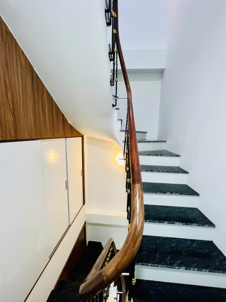 NGÕ VĂN HƯƠNG- 30M - 4 tầng - chỉ 6,85 tỷ