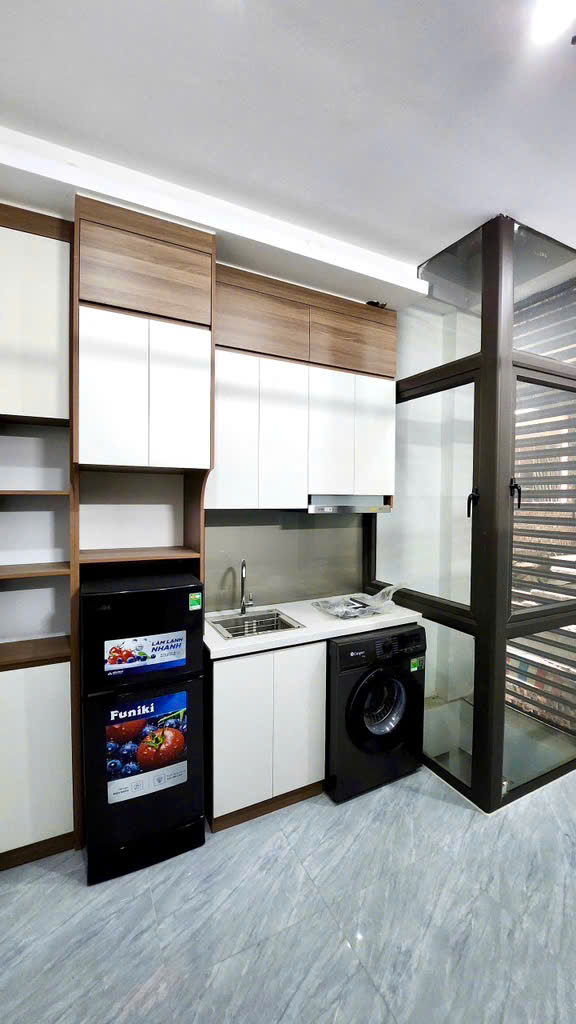 TRƯỜNG TRINH CCMN 8 tầng thang máy 12 Phòng khép kín FULL nội thất GPXD, PCCC, Thoát hiểm đầy đủ 56m MT 4,6m giá chào chỉ 14,5 tỷ