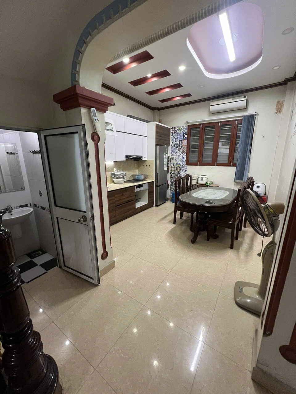 TRỊNH ĐÌNH CỬU- PHÂN LÔ QUÂN ĐỘI - Ô TÔ VÀO NHÀ - CHỦ TỰ XÂY - NỘI THẤT CÒN ĐẸP - NGÕ THÔNG KINH DOANH- 47m - chỉ 14,8 tỷ