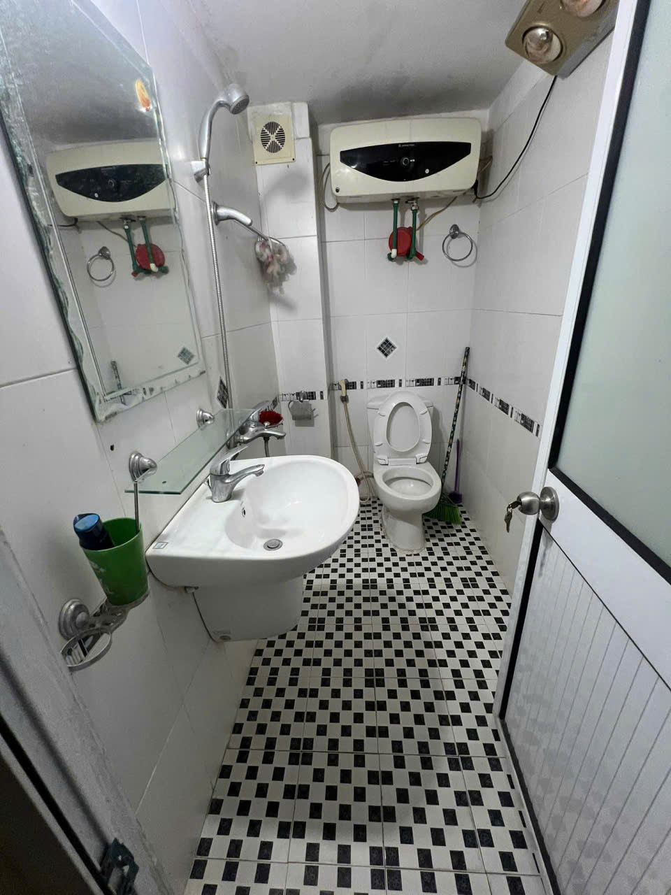TRỊNH ĐÌNH CỬU- PHÂN LÔ QUÂN ĐỘI - Ô TÔ VÀO NHÀ - CHỦ TỰ XÂY - NỘI THẤT CÒN ĐẸP - NGÕ THÔNG KINH DOANH- 47m - chỉ 14,8 tỷ