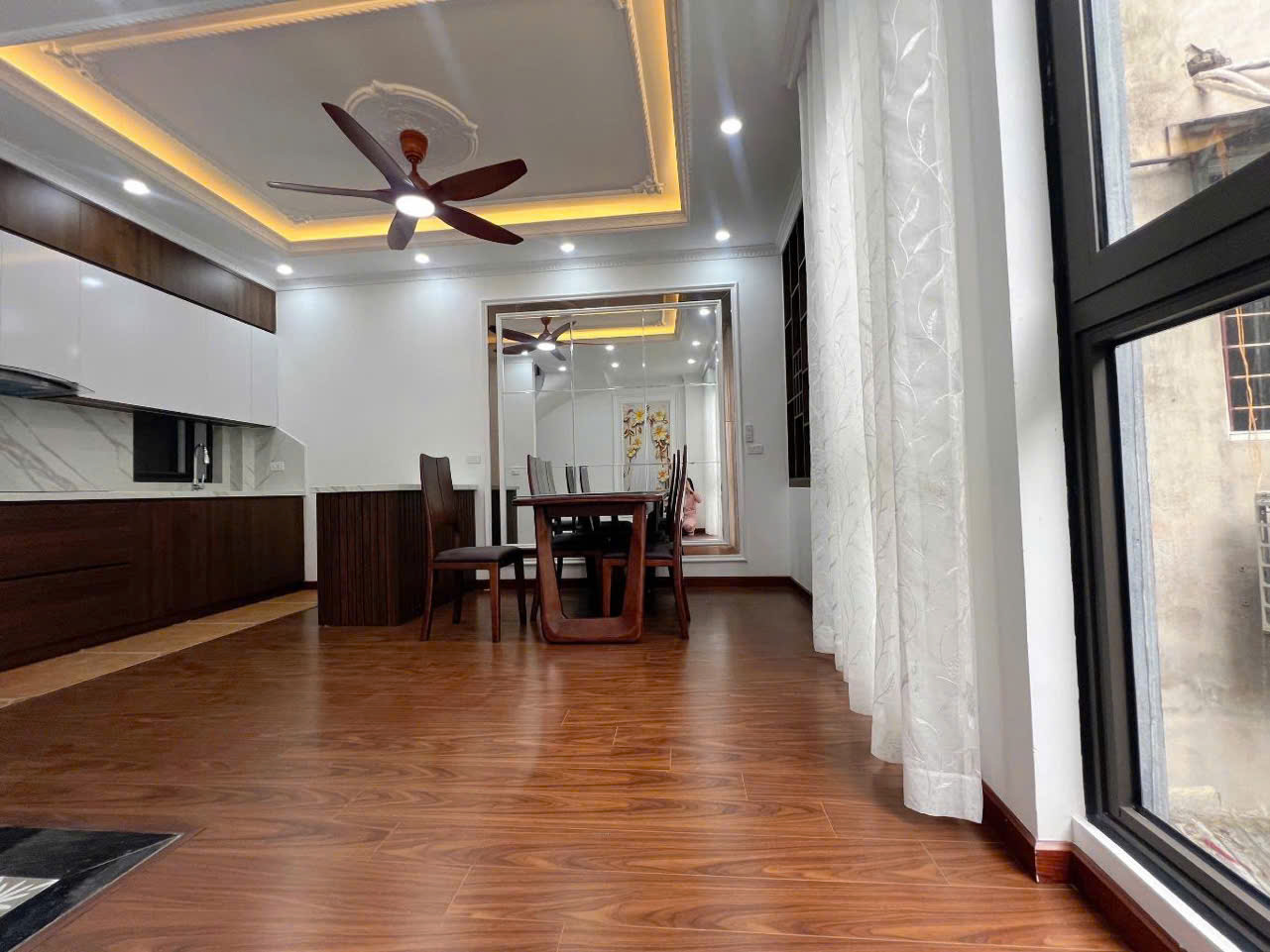 CẦU GIẤY – SIÊU PHẨM NHÀ MỚI XÂY  6 TẦNG –FULL NỘI THẤT 34m MT 5m giá chào chỉ 8,5 tỷ  
