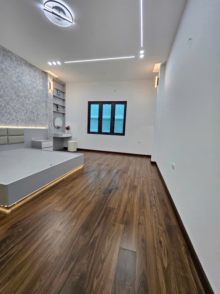 BÙI XƯƠNG TRẠCH 36m 6 TẦNG MT4,3m Ô Tô qua nhà  giá chỉ 8,3 tỷ