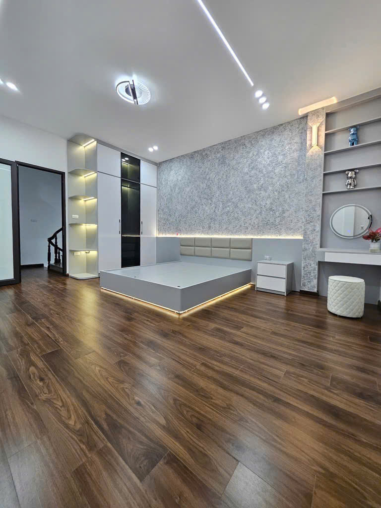 BÙI XƯƠNG TRẠCH 36m 6 TẦNG MT4,3m Ô Tô qua nhà  giá chỉ 8,3 tỷ
