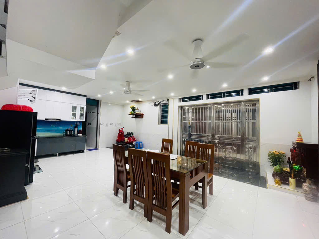 KHƯƠNG ĐÌNH 70m 5 TẦNG MT 6m giá chỉ 7,5 tỷ