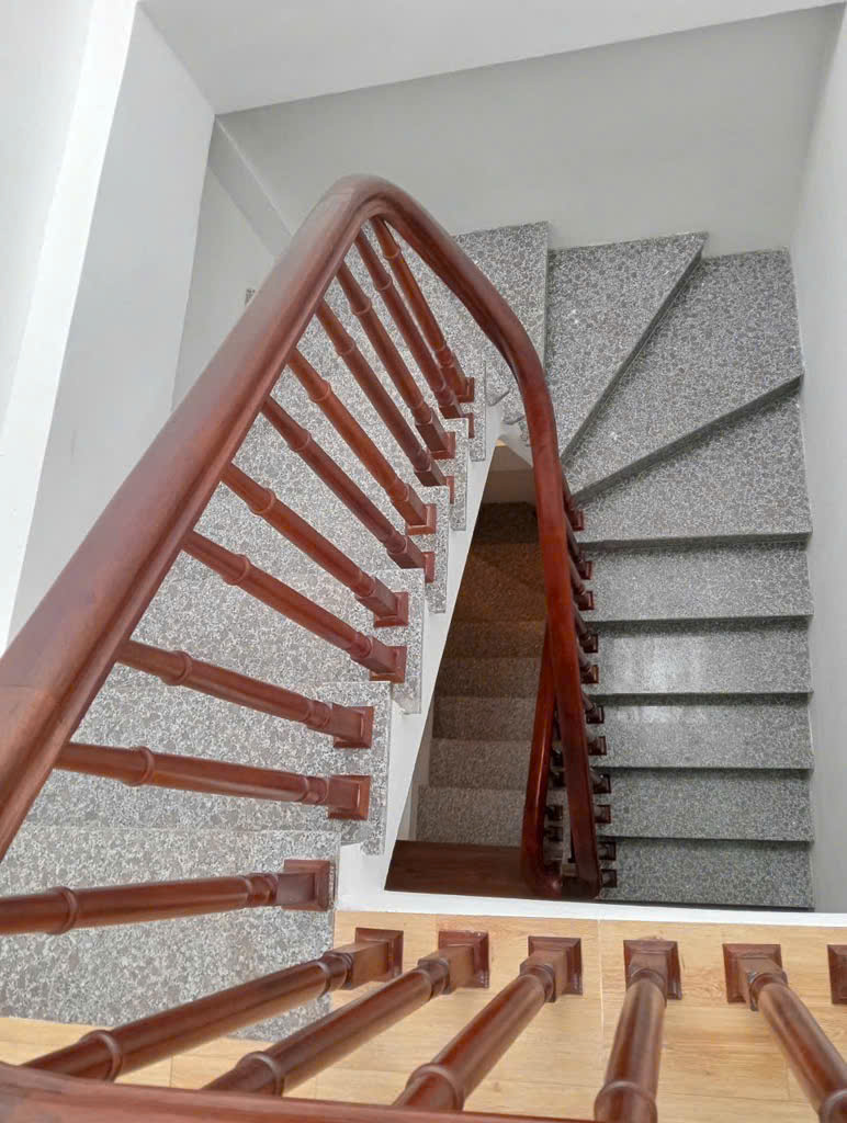 KHƯƠNG TRUNG 30m 5 TẦNG MT3,5m giá chỉ 8,75 tỷ