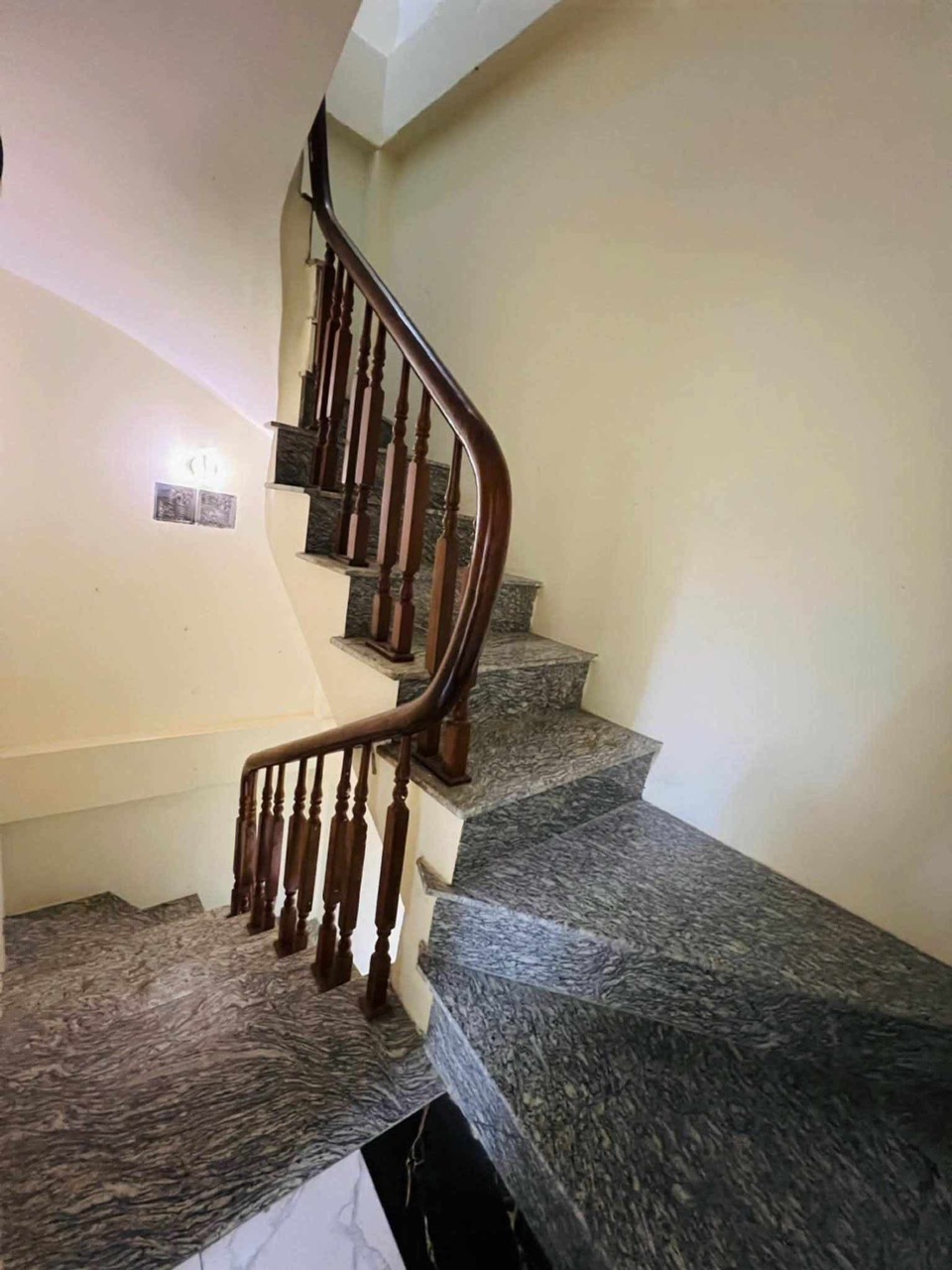 ĐỐNG ĐA – NGÕ CHỢ KHÂM THIÊN 30m 4 tầng ngõ 3 gác Chỉ 6,5tỷ