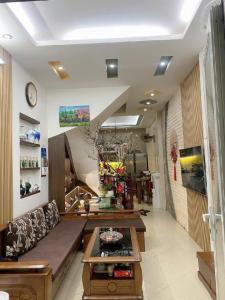Nhà Đẹp Đê La Thành - 39m2 - 6 tầng, nhỉnh 7 tỷ Chủ để lại đồ, chỉ việc xách vali đến ở.