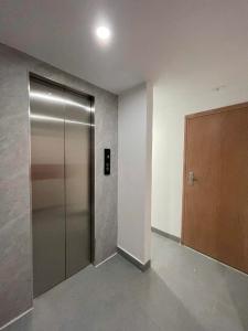 KIM GIANG Căn hộ dịch vụ 7 tầng 11 phòng khép kín Ô TÔ, THANG MÁY, GPXD, PCCC đầy đủ 52m MT4,7m nhỉnh 11 tỷ