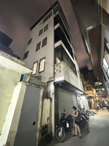 01 nhà duy nhất Phố Thái Thịnh mặt tiền rộng ~7m dt 52m oto ngủ trong nhà mà giá chỉ 17 tỷ