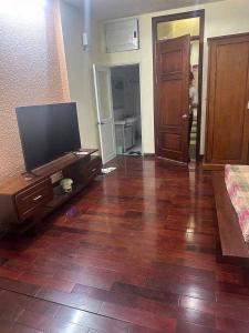 HOÀNG HOA THÁM 70m mt 5m 5 tầng ngõ ô tô giá chỉ 14 tỷ