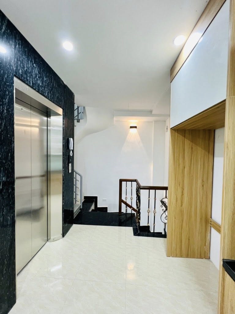 Bán Nhà Yên Xá 30m2 5 Tầng Giá Chào 5.65 Tỷ -60m Ra đường Ô Tô Tránh