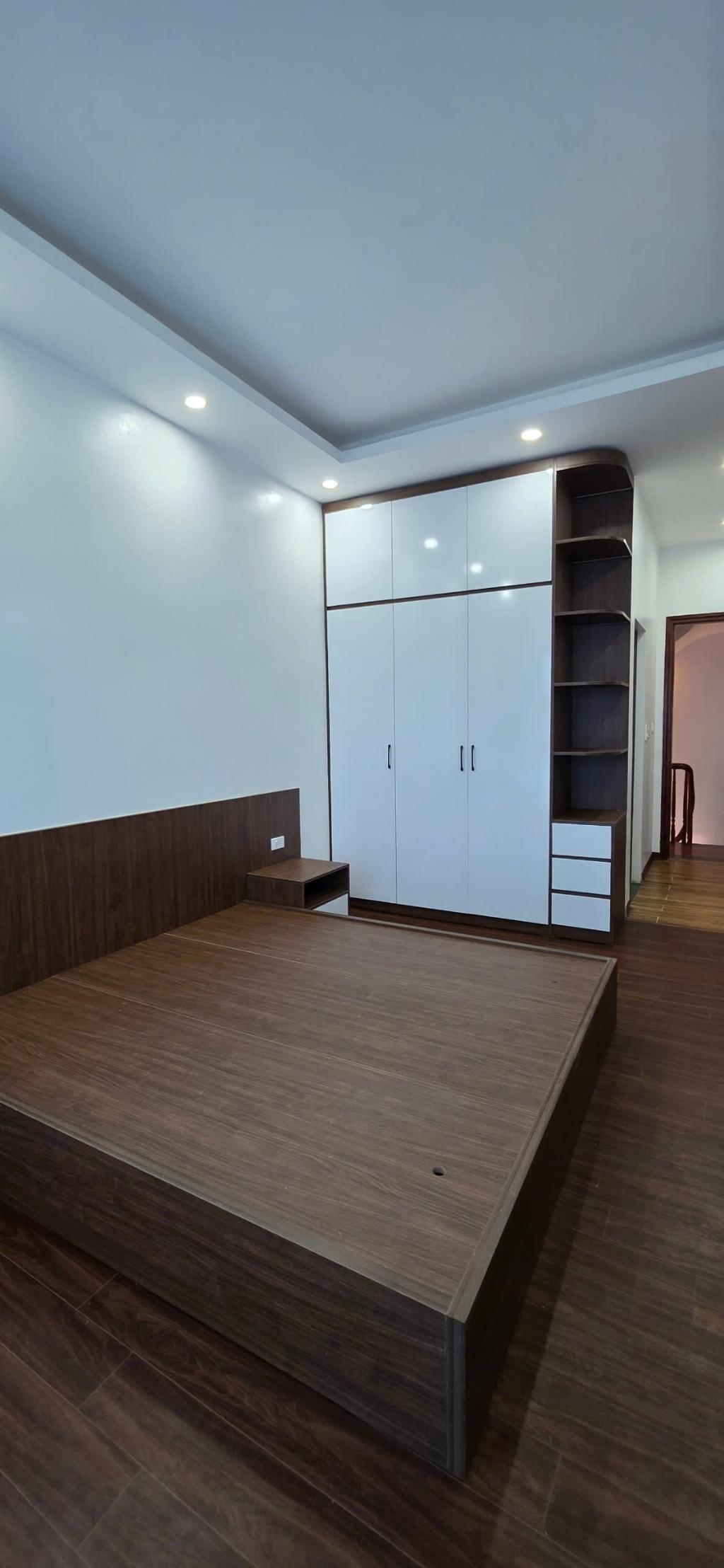 Bán Nhà Tân Triều -Triều Khúc 30m2, 6 tầng 3 ngủ đầy đủ công năng