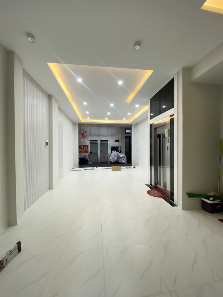 Bán nhà Thanh Xuâm 6 tầng thang máy 50m2 ô tô vào nhà 16.7 tỷ