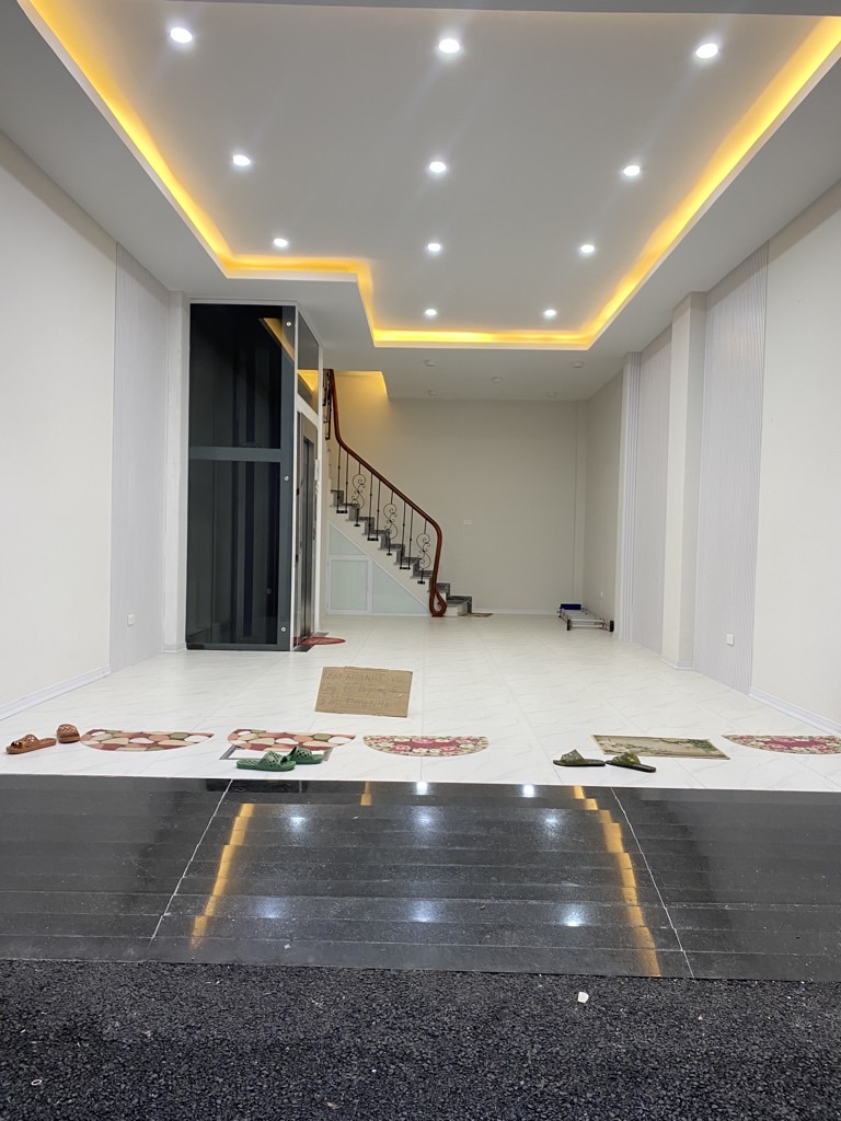 Bán nhà Thanh Xuâm 6 tầng thang máy 50m2 ô tô vào nhà 16.7 tỷ