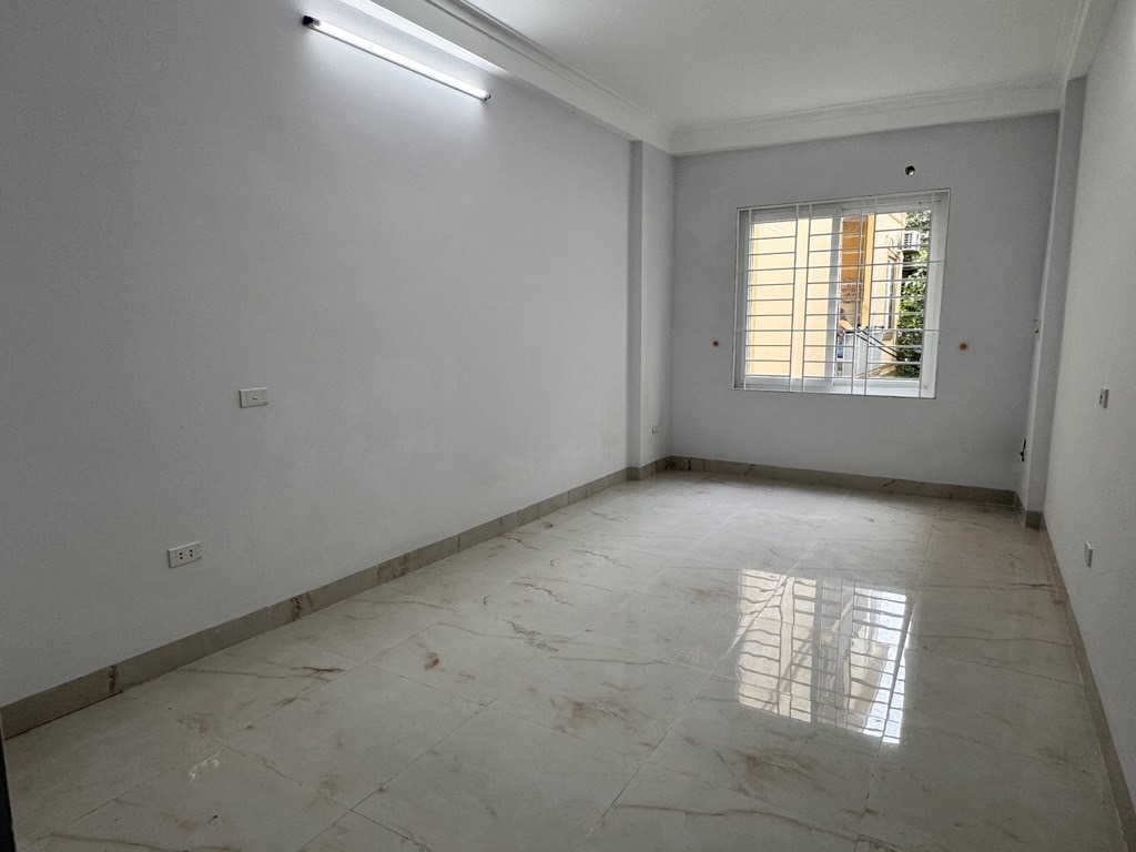 Bán Nhà Tân Triều -Triều Khúc 32m2 5 tầng ô tô lùi cửa,10m ra ô tô tránh 7.3 tỷ