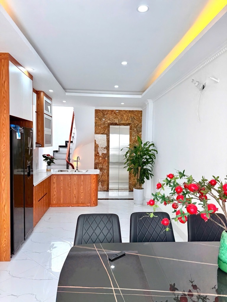 Nhà đẹp phố định công 6 tầng nhỉnh 8 tỷ Alo em Ngọc 0962675686