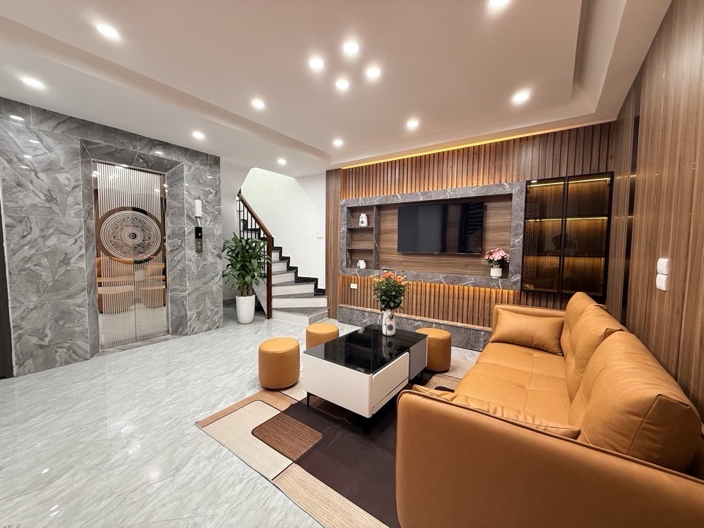 HÀ ĐẸP HOÀNG MAI 6 tầng nhỉnh 10 tỷ chỉ xách vali về ở ngay