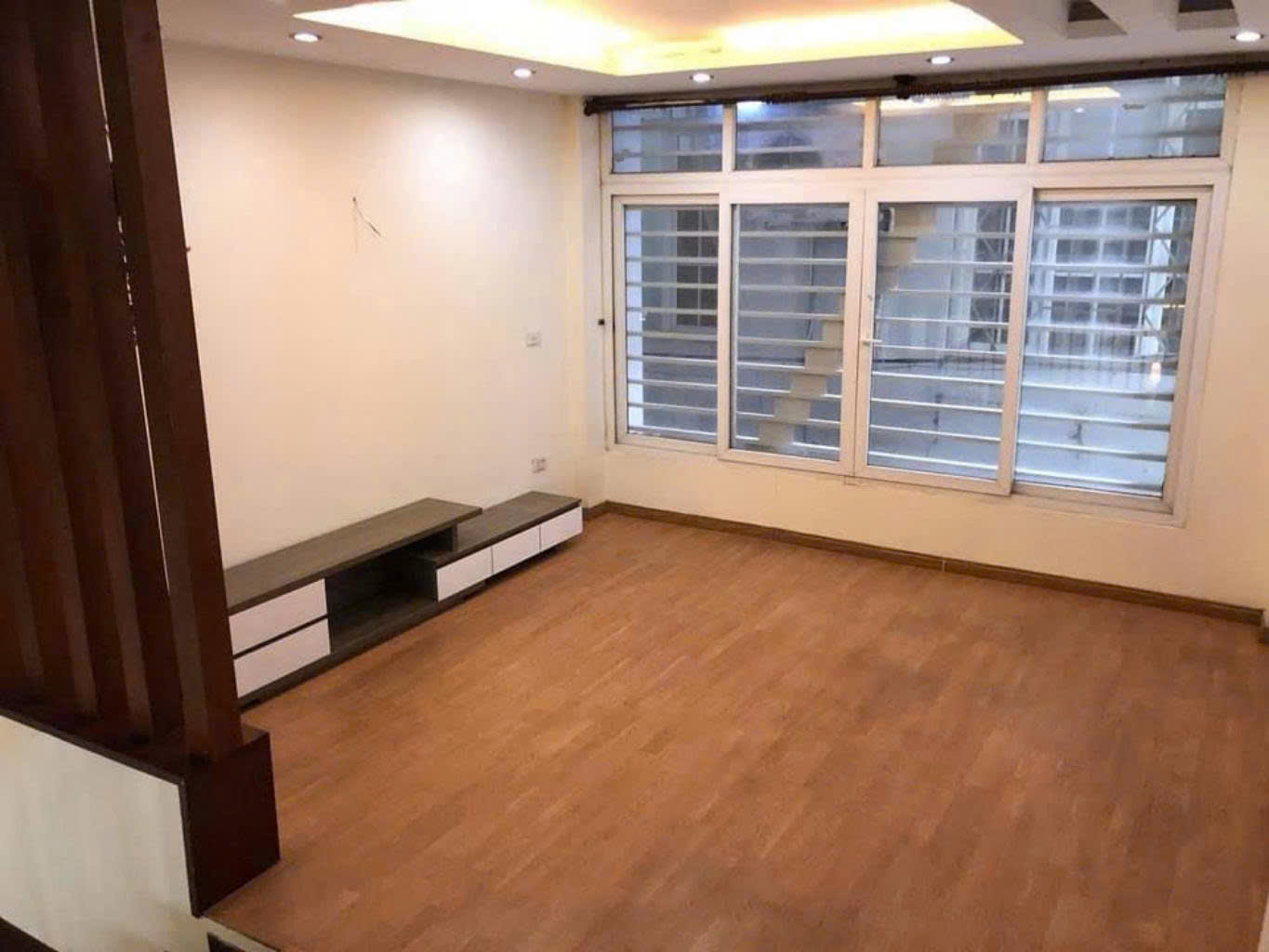 40m2 – 5 tầng – Hoàng Ngân – Lê Văn Lương