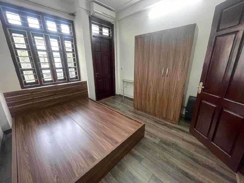 Giá bán: 9.25 tỷ - 4 tầng – 37m2 giao nhà ngay.