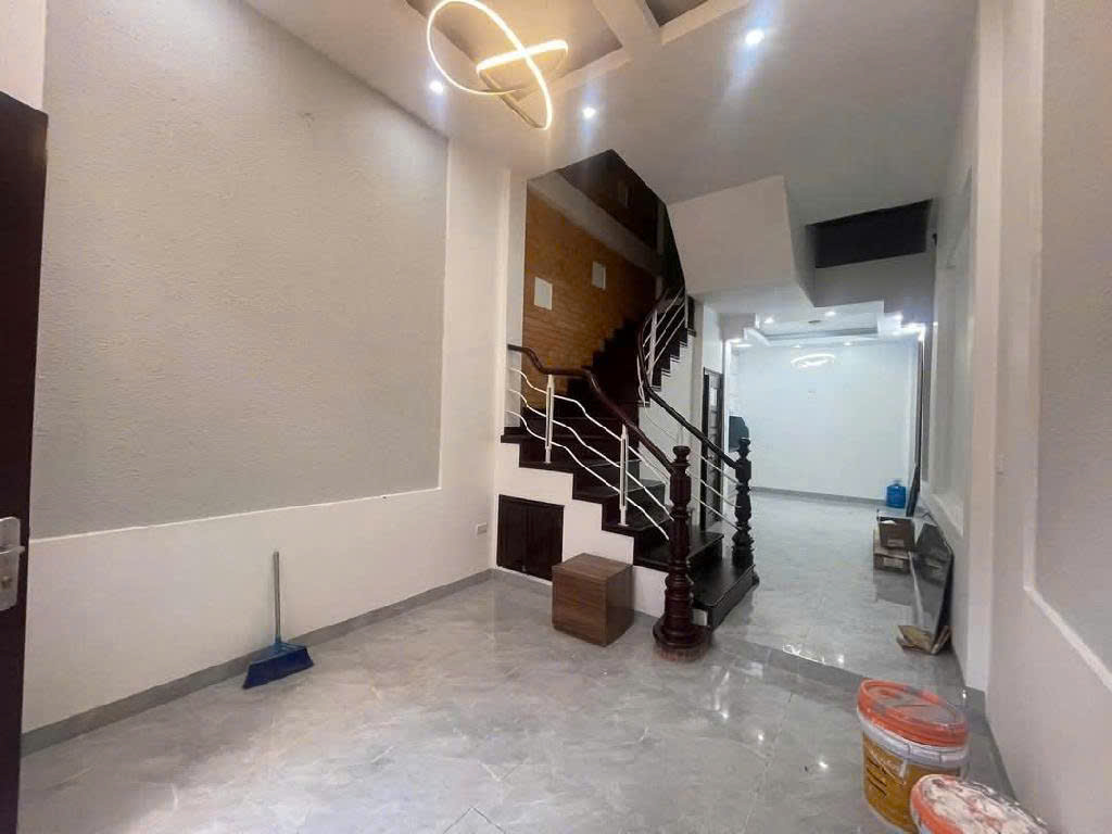 Giá bán: 9.25 tỷ - 4 tầng – 37m2 giao nhà ngay.