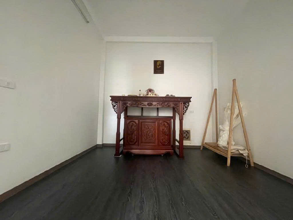 Giá bán: 9.25 tỷ - 4 tầng – 37m2 giao nhà ngay.