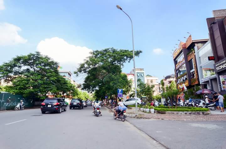 Bán nhà mặt phố Trần Kim Xuyến, Cầu Giấy: DT 90m2 x 5 tầng, MT 5m, sổ đỏ vuông, vỉa hè rộng, KD đỉnh