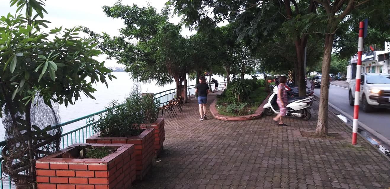 Bán nhà mặt phố ven hồ Nguyễn Đình Thi, Tây Hồ. View đẳng cấp. Giá 24,6 tỷ.