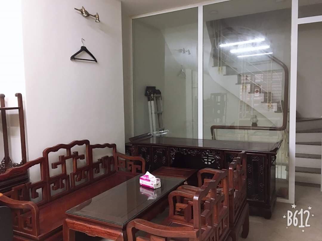 Cho thuê nhà Nguyễn Thái Học, Dt: 40m×5 tầng, full nội thất, kinh doanh online