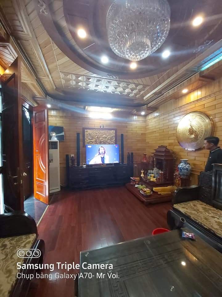 Bán nhà tặng nội thất Dương Quảng Hàm, gần mặt phố Cầu Giấy, Lô Góc, 65m2, 6.7 tỷ.