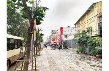 . Bán 70m2 đất phân lô  mặt đường Lớn Phạm Văn Đồng , Bắc Từ Liêm